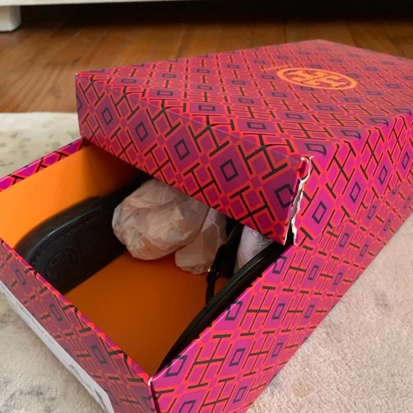 Tory Burch Black Logo Thong Sandals - Picture 8 of 13